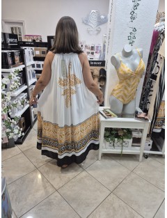 Vestido fluído com estampa tropical